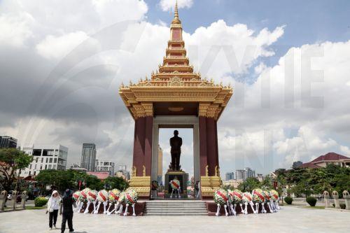 epa11659931 Flower wreaths are placed at the statue of late Cambodian King Norodom Sihanouk during a ceremony to mark the 12th anniversary of the monarch's death, in Phnom Penh, Cambodia, 15 October 2024. The former Cambodian king died on 15 October 2012 at the age of 89 in Beijing, China.  EPA/KITH SEREY
