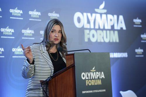 H Γιούλη Ηλιοπούλου, Δημοσιογράφος Εφ. Πατρίς , μιλάει κατά τη διάρκεια του 5ου Olympia Forum, στην Αρχαία Ολυμπία, Σάββατο 19  Οκτωβρίου 2024. Το 5ο Olympia Forum, διεξάγεται στην Αρχαία Ολυμπία, από την Παρασκευή 18 έως την Κυριακή 20 Οκτωβρίου 2024. ΑΠΕ-ΜΠΕ/OLYMPIA FORUM/ΒΑΣΙΛΗΣ ΡΕΜΠΑΠΗΣ