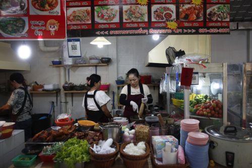 epa11672551 Street food vendors cook at a market in Bangkok, Thailand, 21 October 2024. Deputy Finance Minister Julapun Amornvivat said Thailand's economy has the potential to grow 3 percent in 2024, revised up from 2.7 percent of earlier projections, and will expand more in 2025, driven by the government's stimulus measures with temporarily short-term...