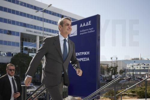 (Ξένη δημοσίευση) Ο πρωθυπουργός Κυριάκος Μητσοτάκης προσέρχεται στα εγκαίνια του νέου κτηρίου της Ανεξάρτητης Αρχής Δημοσίων Εσόδων (ΑΑΔΕ) στον Ταύρο, Τρίτη 29 Οκτωβρίου 2024. ΑΠΕ-ΜΠΕ /ΓΡΑΦΕΙΟ ΤΥΠΟΥ ΠΡΩΘΥΠΟΥΡΓΟΥ/ΔΗΜΗΤΡΗΣ ΠΑΠΑΜΗΤΣΟΣ