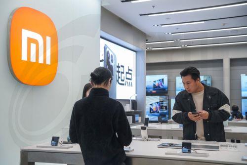 epa11691771 People check the latest models of Xiaomi 15 smartphones at a Xiaomi store in Beijing, China, 30 October 2024. Xiaomi released its new mobile phone products '15' and '15 Pro' on 29 October.  EPA/WU HAO