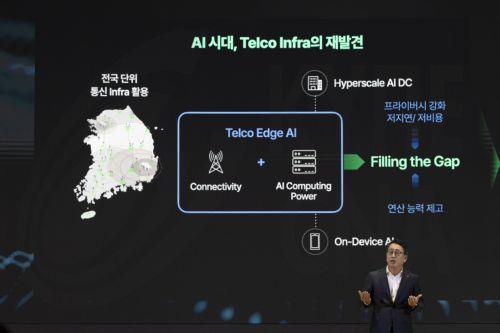 epa11700260 Ryu Young-sang, CEO and President of SK Telecom, speaks about 'Building the AI Infra Super-AI Highway' during the SK Artificial Intelligence Summit 2024 at COEX in Seoul, South Korea, 04 November 2024.  EPA/JEON HEON-KYUN