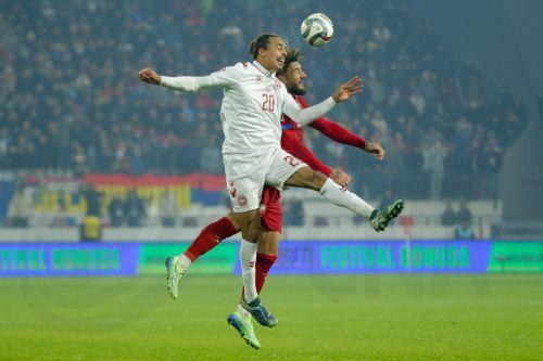 epaselect epa11728162 Denmarkâ€™s Yussuf Poulsen (L) in action against Serbiaâ€™s Nemanja Gudelj during the UEFA Nations League soccer match between Serbia and Denmark in Leskovac, Serbia, 18 November 2024.  EPA/ANDREJ CUKIC