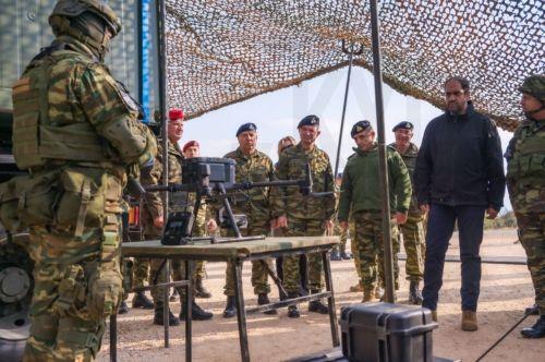 (Ξένη Δημοσίευση) Ο Υφυπουργός Εθνικής Άμυνας Γιάννης Κεφαλογιάννης παρέστη σήμερα, Πέμπτη 28 Νοεμβρίου 2024, στην Ημέρα Διακεκριμένων Επισκεπτών της Πολυεθνικής Τακτικής Άσκησης Μετά Στρατευμάτων (ΤΑΜΣ) «ΧΡΥΣΟ ΞΙΦΟΣ - 24»/“GOLDEN SWORD – 24”, που έλαβε χώρα στο Πεδίο Βολής και Ασκήσεων Ασκού Προφήτη, συνοδευόμενος από τον Αρχηγό ΓΕΣ Αντιστράτηγο Γεώργιο...