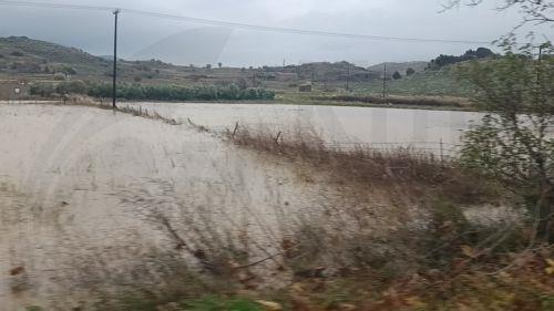 Πλημμυρισμένες εκτάσεις σε περιοχή της Λήμνου, την Κυριακή 1 Δεκεμβρίου 2024. Η περιοχή του Κοντιά και το Θάνος, όπως και πολλές περιοχές έχουν υποστεί μεγάλες ζημιές. Σε κατάσταση έκτακτης ανάγκης είναι τις τελευταίες ώρες το νησί της Λήμνου καθώς η κακοκαιρία BORA είναι ακόμα σε εξέλιξη. Από το πέρασμά της δύο άνθρωποι έχασαν τη ζωή τους ενώ πολλές...
