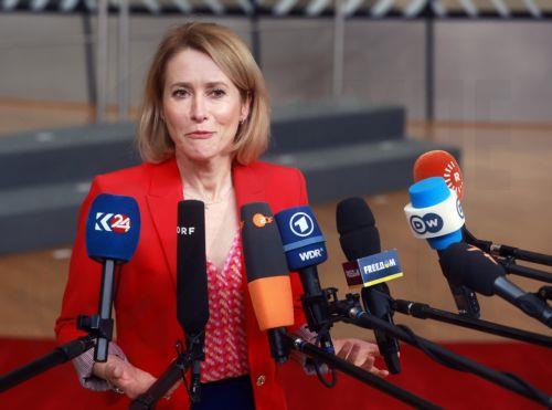 epa11784004 EU High Representative for Foreign Affairs and Security Policy Kaja Kallas speaks to the press as she arrives at the EU-Western Balkans Summit in Brussels, Belgium, 18 December 2024. EU and Western Balkans leaders are meeting in Brussels to discuss strengthening regional cooperation and partnerships.  EPA/OLIVIER HOSLET