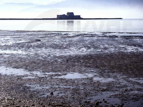Το φαινόμενο της άμπωτης παρουσιάστηκε σε μεγάλη έκταση στην πόλη του Ναυπλίου, Παρασκευή 3 Ιανουαρίου 2025, καθώς ένα μικρό κομμάτι θάλασσας χώριζε την ξηρά από το επιθαλάσσιο κάστρο Μπούρτζι του Ναυπλίου, ενώ υπολογίζεται πως περισσότερο από 150 μέτρα τραβήχτηκε η θάλασσα προς τη στεριά. ΑΠΕ-ΜΠΕ/ΑΠΕ-ΜΠΕ/ΜΠΟΥΓΙΩΤΗΣ ΕΥΑΓΓΕΛΟΣ
