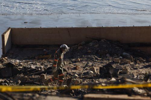 epa11825196 Mexican Urban Search and Rescue search the remains of a home in Malibu, California, USA, 14 January 2025. Much of Southern California is under an elevated fire risk, as the Santa Ana winds have returned and are predicted to affect the area until Wednesday evening according to the National Weather Service. The LA County Medical Examiner's Office...