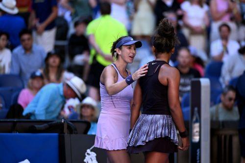 epa11830043 Belinda Bencic (L) of Switzerland consoles Naomi Osaka (R) of Japan who retired from their round three match for the 2025 Australian Open at Melbourne Park in Melbourne, Australia, 17 January 2025.  EPA/JAMES ROSS AUSTRALIA AND NEW ZEALAND OUT