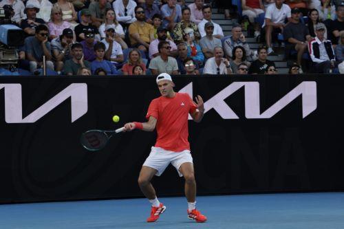 epa11830061 Jakub Mensik of Czechia in action during the Men's Singles round 3 match against Alejandro Davidovich Fokina of Spain at the Australian Open Grand Slam tennis tournament in Melbourne, Australia, 17 January 2025.  EPA/ROLEX DELA PENA