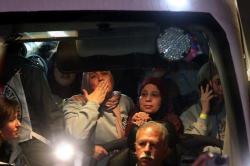 epaselect epa11837631 People onboard a bus carrying released Palestinian prisoners from the Ofer Israeli military prison gestures as it arrives in Ramallah, early 20 January 2025, amid a ceasefire and hostage release deal between Israel and Hamas. Israel and Hamas agreed on a hostage release deal and a Gaza ceasefire to be implemented on 19 January 2025....