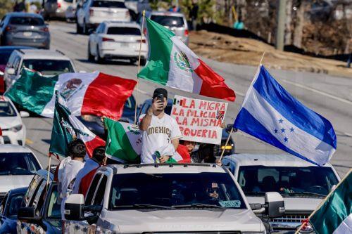 epa11869353 People demonstrate along Buford Highway during a large protest against the Trump administration's immigration and deportation sweeps against undocumented aliens in Atlanta, Georgia, USA, 01 February 2025. The area of the protest has a high migrant population.  EPA/ERIK S. LESSER