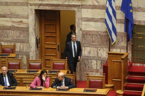 O πρωθυπουργός Κυριάκος Μητσοτάκης προσέρχεται στην Ολομέλεια της Βουλής για την τρίτη ψηφοφορία για την εκλογή Προέδρου της Δημοκρατίας, Αθήνα, Πέμπτη 6 Φεβρουαρίου 2025.  Η ψηφοφορία είναι ονομαστική σύμφωνα με τις διατάξεις του Συντάγματος και του Κανονισμού της Βουλής.  ΑΠΕ- ΜΠΕ/ΑΠΕ- ΜΠΕ/ΑΛΕΞΑΝΔΡΟΣ ΒΛΑΧΟΣ