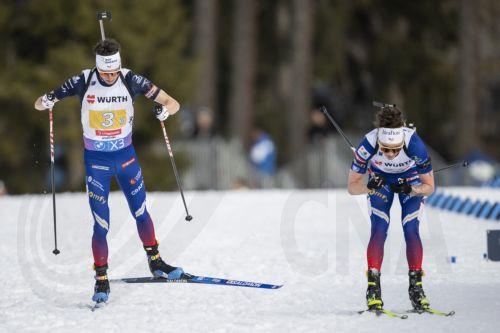 epa11890758 Eric Perrot (L) and Lou Jeanmonnot of France in action during the mixed relay race at the IBU Biathlon World Championships in Lenzerheide, Switzerland, 12 February 2025.  EPA/GIAN EHRENZELLER