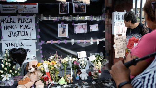 epa11920082 People attend a tribute for the victims who died in Trujillo's Peru mall roof collapse in Trujillo, Peru, 23 February 2025. The families of the victims who died demanded justice for the eight deaths and dozens of injuries while rescue work continues.  EPA/STEFFANO PALOMINO