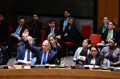 Ο υπουργός Εξωτερικών, Γιώργος Γεραπετρίτης (Α) συμμετέχει στη συνεδρίαση της ολομέλειας, με έκτακτη συνεδρίαση της Γενικής Συνέλευσης για την Ουκρανία, τη Δευτέρα 24 Φεβρουαρίου 2025. Ο υπουργός Εξωτερικών, Γιώργος Γεραπετρίτης πραγματοποιεί επίσκεψη στη Νέα Υόρκη στις 23-25 Φεβρουαρίου 2025. Νωρίτερα συμμετείχε σε συνεδρίαση του Συμβουλίου Ασφαλείας για...