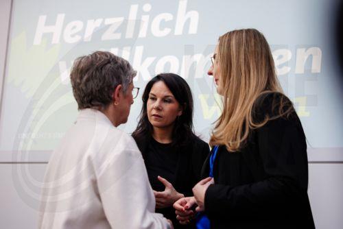 epa11923765 German Foreign Minister Annalena Baerbock (C) talks to Green Party (Die Gruenen) faction co-chairwoman in the German parliament Bundestag Britta Hasselmann (L) and Green Party (Die Gruenen) faction co-chairwoman in the German parliament Bundestag Katharina Droege (R) during a parliamentary group meeting at the German parliament, Bundestag, in...