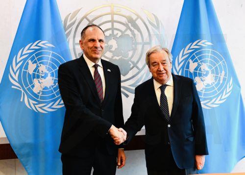 O υπουργός Εξωτερικών, Γιώργος Γεραπετρίτης (A) συναντάται με τον Γενικό Γραμματέα των Ηνωμένων Εθνών, Antonio Guterres (Δ), κατά την επίσκεψή του στη Νέα Υόρκη, την Τρίτη 25 Φεβρουαρίου 2025. Ο υπουργός Εξωτερικών, Γιώργος Γεραπετρίτης πραγματοποιεί επίσκεψη στη Νέα Υόρκη στις 23-25 Φεβρουαρίου 2025. Νωρίτερα συμμετείχε σε συνεδρίαση του Συμβουλίου...