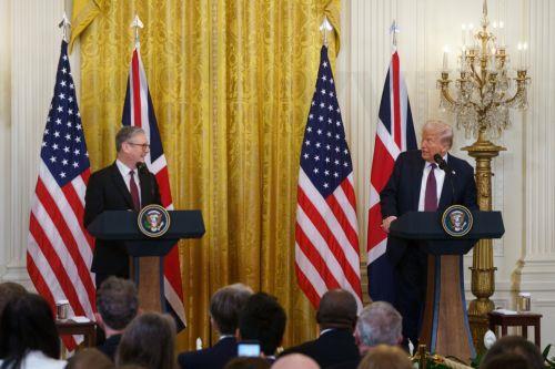 epa11928961 US President Donald Trump (R) with British Prime Minister Keir Starmer (L) during a press conference at the White House Washington, DC, USA, 27 February 2025.  EPA/WILL OLIVER