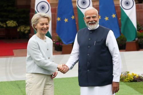 epa11929321 European Commission President Ursula von der Leyen is welcomed by Indian Prime Minister Narendra Modi prior to a meeting at Hyderabad House in New Delhi, India, 28 February 2025. Von der Leyen is on a two-day visit to India to meet senior government officials and politicians.  EPA/HARISH TYAGI