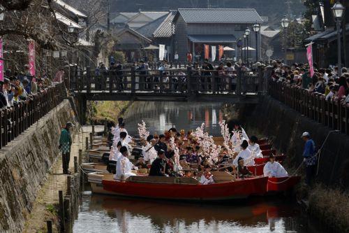 epa11934207 People and young girls dressed in Heian period attire parade aboard Japanese flat-bottomed boats along the Ono river in Sawara, east of Tokyo, Japan, 02 March 2025. Hina Matsuri, also known as Doll's Day or Girls' Day, is a special day in Japan celebrated annually on 03 March, during which families with daughters several days before the festival...