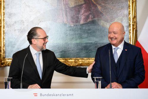 epa11937873 Acting chancellor Alexander Schallenberg (L) and Federal Chancellor Christian Stocker (R) during the handover of office in the Federal Chancellery in Vienna, Austria, 03 March 2025. The OeVP, SPOe and the NEOS parties have formed the new coalition government after the resumption of talks and the termination of the coalition talks between the...