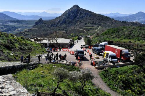 Προετοιμασίες για τα γυρίσματα της «Οδύσσειας» του Christopher Nolan στην Ακροκόρινθο, Παρασκευή 7 Μαρτίου 2025. ΑΠΕ-ΜΠΕ/ΑΠΕ-ΜΠΕ/ΒΑΣΙΛΗΣ ΨΩΜΑΣ