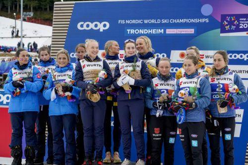 epa11947183 (L-R) Silver medalist Team Norway, gold medalist Team Sweden, and bronze medalist Team Germany pose on the podium after the Women's Cross-Country Relay 4x7.5 km C/F at the FIS Nordic World Ski Championships in Trondheim, Norway, 07 March 2025.  EPA/Gorm Kallestad  NORWAY OUT