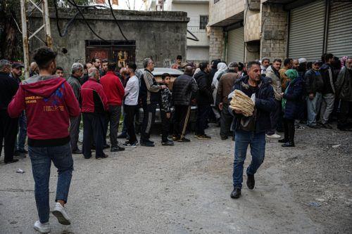 epa11952408 Syrian people line up outside a bakery following violence that occurred in the previous days during clashes between government forces and supporters of the former Syrian regime, in Jableh town of Latakia, Syria, 09 March 2025. According to the UK-based Syrian Observatory of Human Rights, more than 1,000 people were killed in two days of violence...