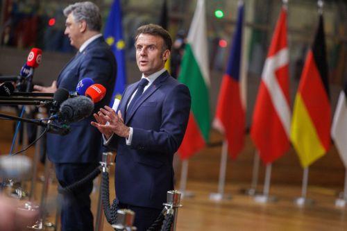 epa11977239 Prime Minister of Croatia Andrej Plenkovic (L) and French President Emmanuel Macron speak with the media during a European Council summit in Brussels, Belgium, 20 March 2025. Competitiveness, the latest developments in Ukraine, and the European defense policy are expected to be discussed by EU leaders at the summit.  EPA/OLIVIER MATTHYS