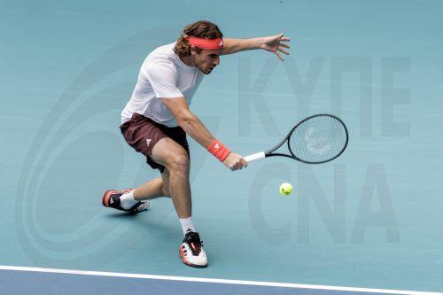 epa11984062 Stefanos Tsitsipas of Grece in action against Sebastian Korda of the US during their Menâ€™s Singles 3rd round match at the 2025 Miami Open tennis tournament in Miami, Florida, USA, 23 March 2025.  EPA/CRISTOBAL HERRERA-ULASHKEVICH