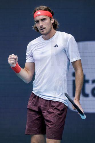 epa11984069 Stefanos Tsitsipas of Grece gestures as he plays against Sebastian Korda of the US during their Menâ€™s Singles 3rd round match at the 2025 Miami Open tennis tournament in Miami, Florida, USA, 23 March 2025.  EPA/CRISTOBAL HERRERA-ULASHKEVICH