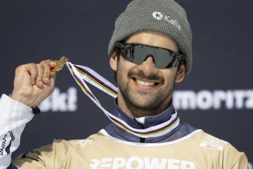 epa11994834 Gold medalist Eliot Grondin of Canada poses during the award ceremony of the men's Snowboard Cross competition at the FIS Snowboard, Freestyle and Freeski World Championships in St. Moritz, Switzerland, 28 March 2025.  EPA/GIAN EHRENZELLER