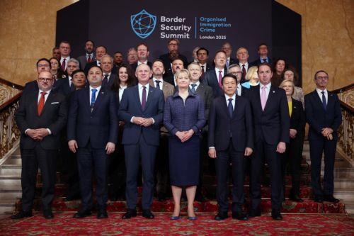 epa12001351 British Secretary of State for the Home Department Yvette Cooper (C) and delegates pose for the family photo at the Border Security Summit at Lancaster House in London, Britain, 31 March 2025. The summit is bringing together over 40 countries to work on a new approach to dismantle people smuggling gangs and secure borders.  EPA/NEIL HALL / POOL