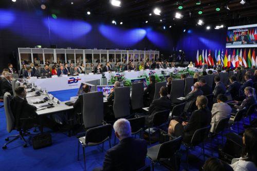 epa12004885 Ministers and delegates attend the EU Security Forum on the White Paper on the Future of European Defence, organised as part of Poland's presidency of the EU Council, at Warsaw Citadel in Warsaw, Poland, 02 April 2025.  EPA/Pawel Supernak POLAND OUT