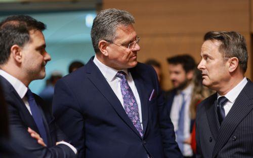epa12015411 (L-R) France's Minister Delegate for Foreign Trade and French Nationals Abroad, Laurent Saint-Martin, and European Commissioner for Trade and Economic Security; Interinstitutional Relations and Transparency, Maros Sefcovic, and Luxembourg's Foreign Minister Xavier Bettel attend an EU Trade Ministers meeting in Luxembourg City, Luxembourg, 07...