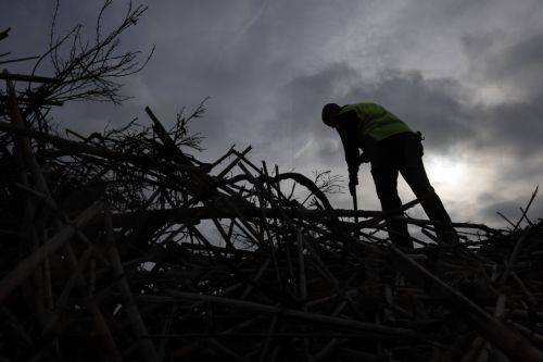 epa12022142 Civil Guard agents search for the bodies of three people in Riba-roja de Turia, Valencia, Spain, 10 April 2025, that are still missing since the October 2024 floods in Valencia. More than five months after the flash floods triggered by the DANA (high-altitude isolated depression) weather phenomenon that hit the east of the country on 29 October...