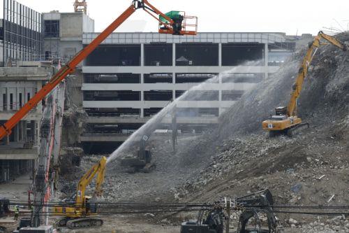 epa12024222 Rescuers search for survivors at the site of a collapsed building in Bangkok, Thailand, 11 April 2025. Rescue teams detected signs of life beneath the debris of a 30-storey building that collapsed following tremors from a 7.7-magnitude earthquake that struck Myanmar on 28 March. Workers from the Phetkasem Foundation reported detecting a mobile...