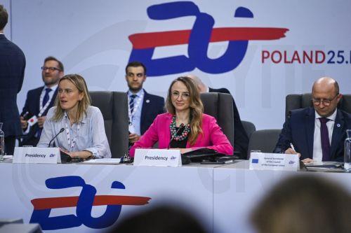 epa12031660 Polish Family, Labour and Social Policy Minister Agnieszka Dziemianowicz-Bak (C) and Director-General for Agriculture in the EU Council David Brozina (R) attend the informal EU Ministers for Social Affairs meeting, organized as part of Poland's presidency of the EU Council, at Warsaw Citadel in Warsaw, Poland, 14 April 2025.  EPA/PIOTR NOWAK...