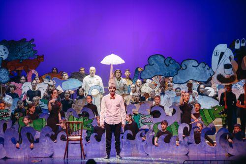 Φωτογραφία που δόθηκε στη δημοσιότητα τη Μεγάλη Παρασκευή 18 Απριλίου 2025 και εικονίζει στιγμιότυπο από την όπερα του Μπ. Μπρίττεν στο «Ολύμπια», Δημοτικό Μουσικό Θέατρο «Μαρία Κάλλας». Η ιστορία του κατακλυσμού του Νώε, ως αναφορά στην πίστη και την πορεία προς τη ζωή και το Φως, όπως την εμπνεύστηκε ο Μπέντζαμιν Μπρίττεν το 1958, παρουσιάστηκε στο...