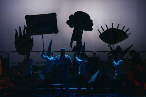 Φωτογραφία που δόθηκε στη δημοσιότητα τη Μεγάλη Παρασκευή 18 Απριλίου 2025 και εικονίζει στιγμιότυπο από την όπερα του Μπ. Μπρίττεν στο «Ολύμπια», Δημοτικό Μουσικό Θέατρο «Μαρία Κάλλας». Η ιστορία του κατακλυσμού του Νώε, ως αναφορά στην πίστη και την πορεία προς τη ζωή και το Φως, όπως την εμπνεύστηκε ο Μπέντζαμιν Μπρίττεν το 1958, παρουσιάστηκε στο...