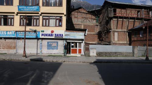 epa12048026 A general view of the closed market at Pahalgam in Anantnag, south of Srinagar, India, 23 April 2025. According to officials, terrorists attacked the popular tourist destination of Pahalgam in south Kashmir resulting in at least 26 deaths and several injuries. Prime Minister Narendra Modi has cut short his Saudi trip and returned back to India...