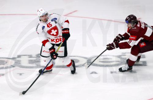 epa12054791 Latvia's Rainers Rullers (R) in action against Switzerland's Michael Fora during the friendly international ice hockey match between Latvia and Switzerland in Riga, Latvia, 25 April 2025.  EPA/TOMS KALNINS