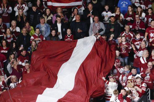 epa12054793 Supporters of Latvia hold a national flag ahead of the friendly international ice hockey match between Latvia and Switzerland in Riga, Latvia, 25 April 2025.  EPA/TOMS KALNINS
