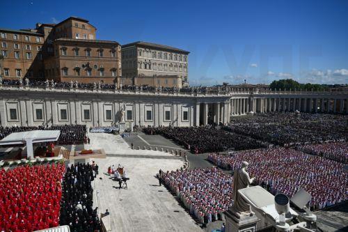 epa12055841 A general view of St. Peter's Square during the funeral Mass for Pope Francis in Vatican City, 26 April 2025. Pope Francis passed away on Easter Monday, 21 April 2025, at the age of 88.  EPA/DAREK DELMANOWICZ POLAND OUT