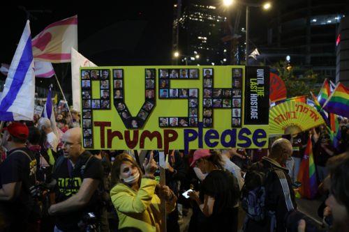 epa12057183 Families of Israeli hostages held by Hamas in Gaza and their supporters take part in a protest calling for the completion of a hostage deal between Israel and Hamas, outside the Kirya military headquarters in Tel Aviv, Israel, 26 April 2025. According to Israel's military, around 59 Israeli hostages remain in captivity in the Gaza Strip,...