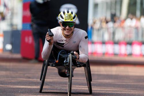 epa12057857 Switzerland's Catherine Debrunner finishes first in women's wheelchair race of the London Marathon in London, Britain, 27 April 2025. Taking place since 1981, the London Marathon is one of the most popular marathons in the world, with a record-breaking total of more than 56,000 people are expected to take part in the 2025 race.  EPA/TOLGA AKMEN