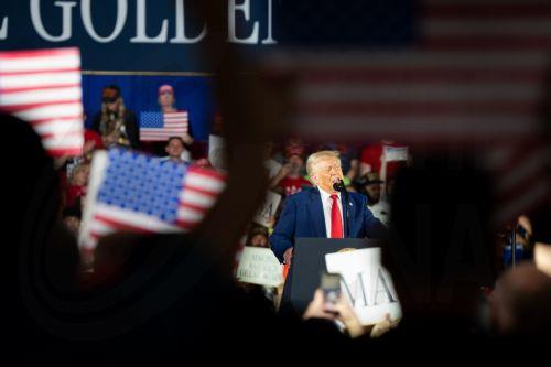 epa12063888 US President Donald Trump speaks at a rally held to celebrate his 100 days in office in Warren, Michigan, USA, 29 April 2025.  EPA/DIEU-NALIO CHERY