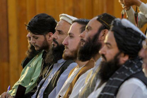 epa12064823 Taliban officials, affiliated with the Ministry of Public Health, attend a press conference by Noor Jalal Jalali, Taliban's Minister of PublicÂ Health in Kabul, Afghanistan, 30 April 2025. Jalali accused the United Nations agencies of delivering substandard aid to Afghanistan, specifically citing the World Food Program's import of 6,750 tons of...