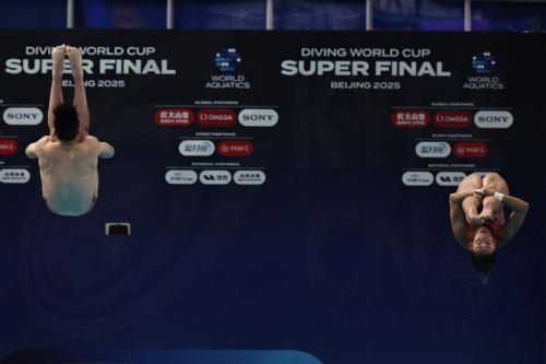 epa12069284 Alejandra Estudillo Torres (R) and Osmar Olvera Ibarra of Mexico compete in the Mixed Team event at the World Aquatics Diving World Cup 2025 Super Final in Beijing, China, 02 May 2025.  EPA/ANDRES MARTINEZ CASARES